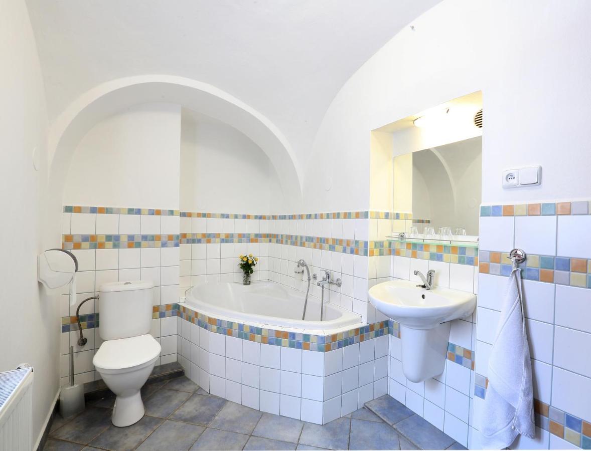 Hotel Penzion Na 15. Poledníku Jindřichŭv Hradec Esterno foto
