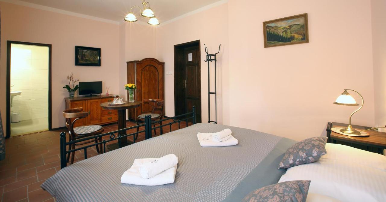 Hotel Penzion Na 15. Poledníku Jindřichŭv Hradec Esterno foto