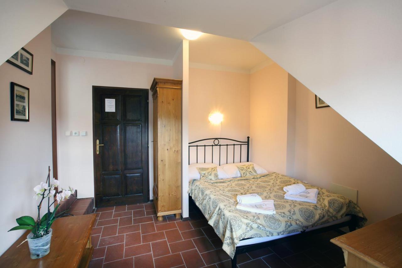 Hotel Penzion Na 15. Poledníku Jindřichŭv Hradec Esterno foto
